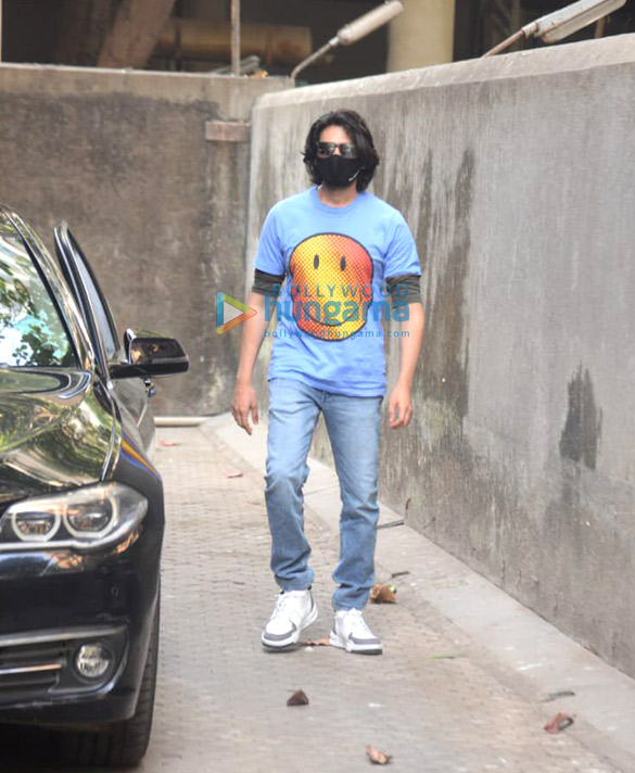 photos kartik aaryan snapped at sanjay leela bhansalis office 3