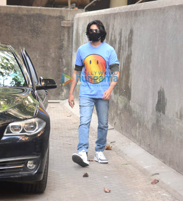 photos kartik aaryan snapped at sanjay leela bhansalis office 4