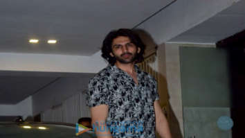 Photos: Kartik Aaryan spotted at Juhu