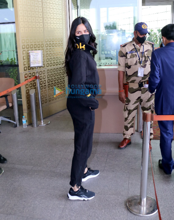Photos: Katrina Kaif, Kartik Aaryan and others snapped at the airport Photos: Katrina Kaif, Kartik Aaryan and others snapped at the airport