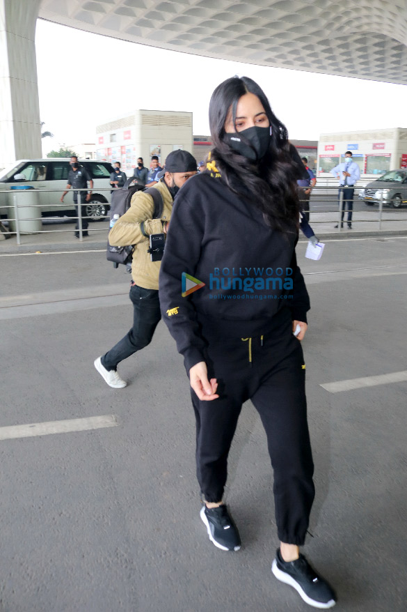 photos katrina kaif and kartik aaryan snapped at the airport 3