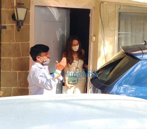 photos natasha dalal leaves with her family left for alibaug 1
