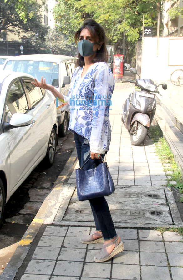 photos neetu singh spotted outside a salon in bandra 2