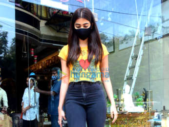Photos: Pooja Hegde spotted at Linking Road