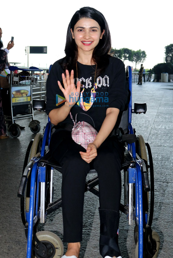 photos prachi desai spotted at the airport 1