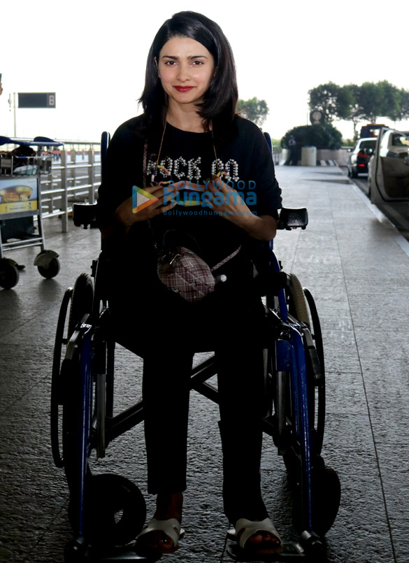 photos prachi desai spotted at the airport 2