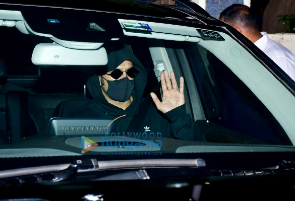 Photos: Ranveer Singh spotted at a dubbing studio Photos: Ranveer Singh spotted at a dubbing studio