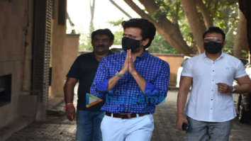 Photos: Riteish Deshmukh snapped in Juhu