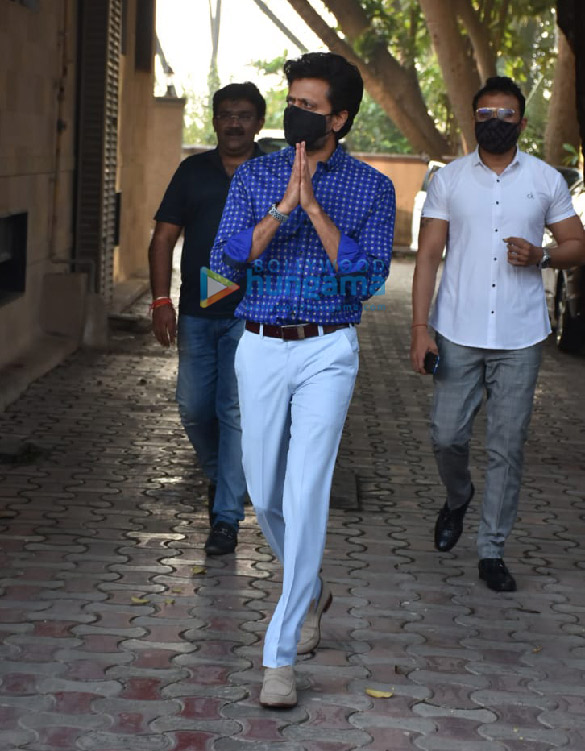 photos riteish deshmukh snapped in juhu 2