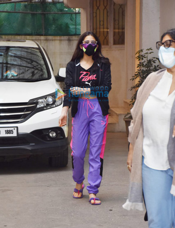 photos sara ali khan snapped at dubbing studio in juhu 4