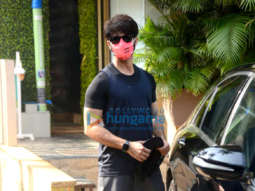 Photos: Shahid Kapoor snapped in Juhu