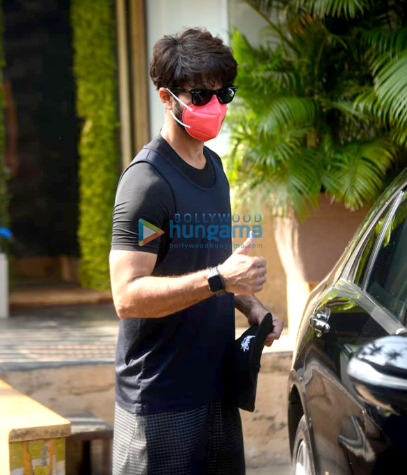 photos shahid kapoor snapped in juhu 4 3