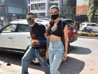 Photos: Shruti Haasan snapped at Foodhall in Khar