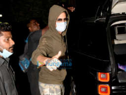 Photos: Sidharth Malhotra snapped at Versova