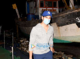 Photos: Sidharth Malhotra snapped at Versova Jetty