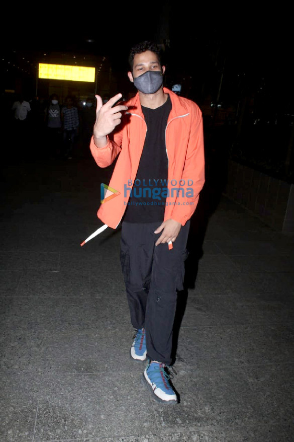 photos sidharth shukla shehnaaz gill manushi chhillar and others snapped at the airport 3