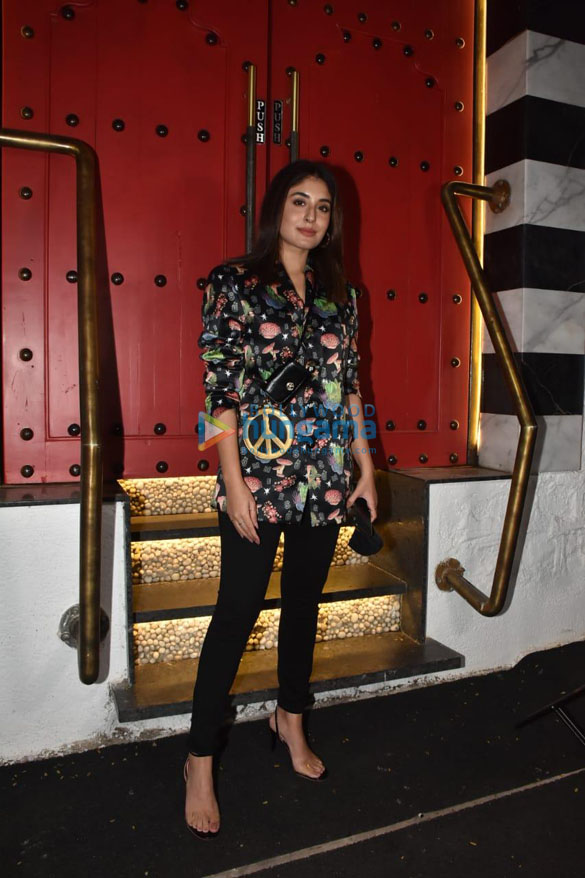 photos soha ali khan lara dutta and others snapped at tori in khar 6
