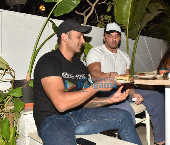 photos sohail khan spotted in bandra 2