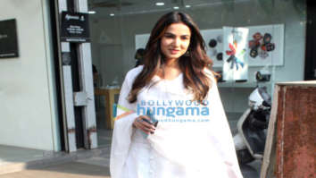 Photos: Sonal Chauhan snapped in Juhu