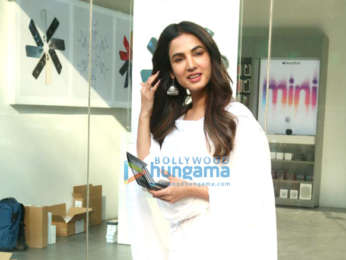 Photos: Sonal Chauhan snapped in Juhu