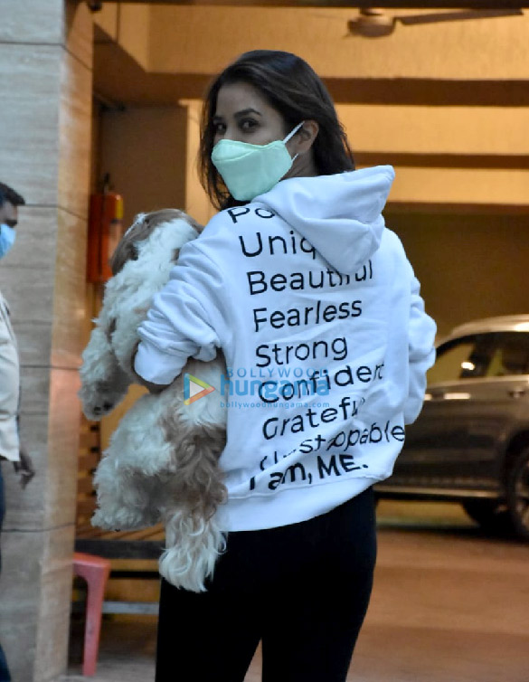 photos sophie choudry spotted in bandra 3 3