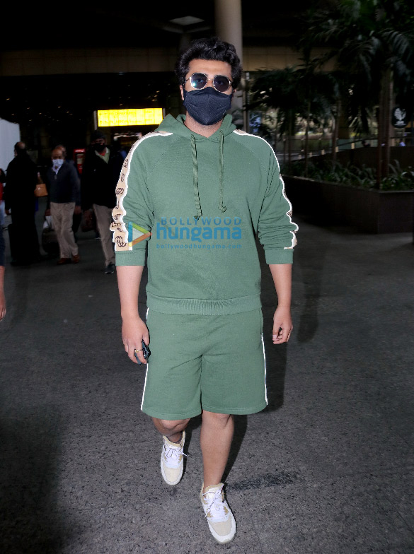 photos sunny leone daniel weber and arjun kapoor snapped at the airport 2