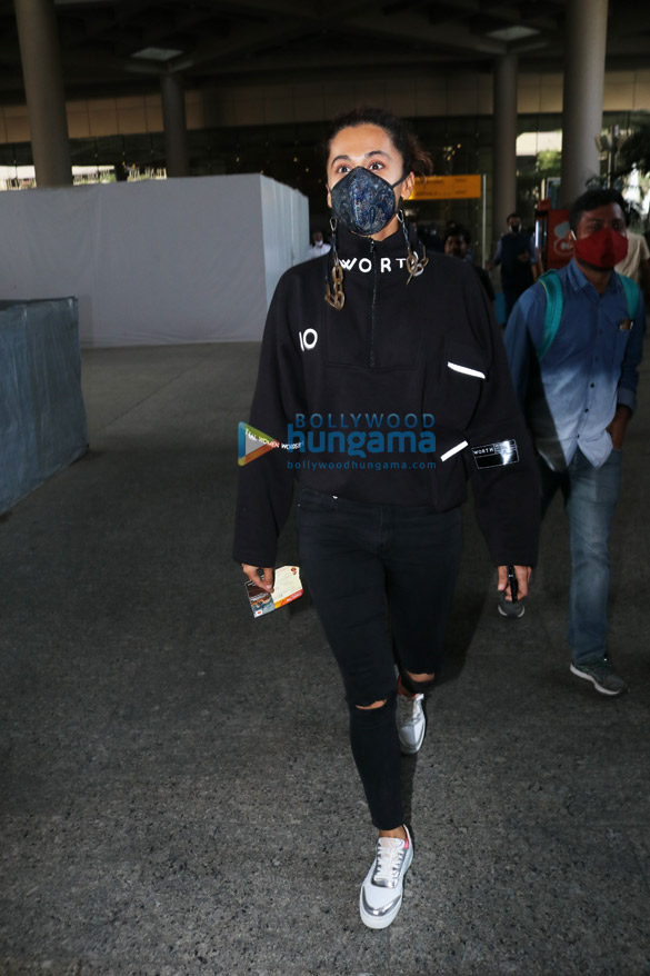 photos taapsee pannu urvashi rautela and others snapped at the airport 2