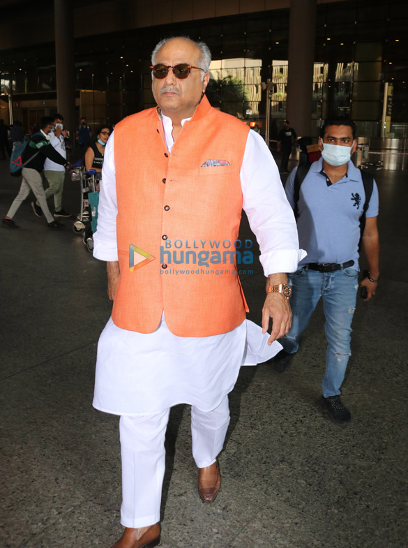 photos taapsee pannu urvashi rautela and others snapped at the airport 3