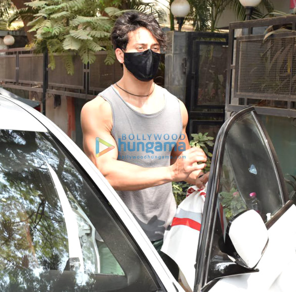photos tiger shroff snapped at aadesh shrivastavas studio in juhu 5