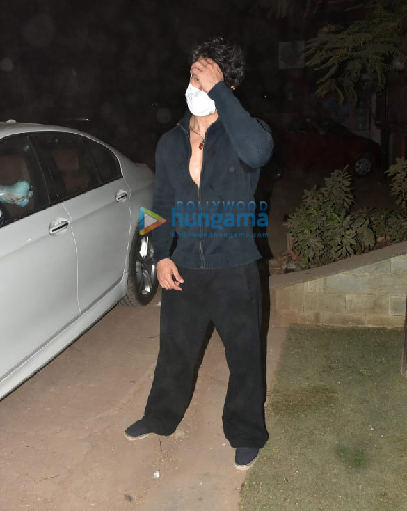 photos tiger shroff snapped in juhu 1 2