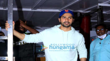 Photos: Varun Dhawan, Disha Patani and others spotted at Versova Jetty