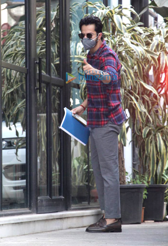 Photos: Varun Dhawan spotted at Maddock Office in Santacruz Photos: Varun Dhawan spotted at Maddock Office in Santacruz