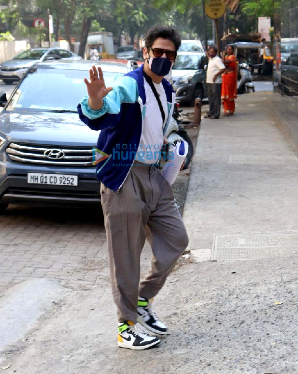 photos vijay varma snapped at red chillies office in khar 2