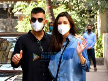Photos: Virat Kohli & Anushka Sharma spotted at a clinic in Khar