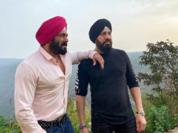 Turban-clad Salman Khan strikes a pose with Shera on the sets of Antim – The Final Truth 