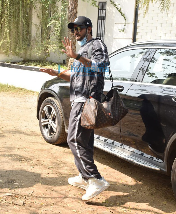 Shashank Khaitan arrives at Varun Dhawan - Natasha Dalal’s wedding venue ahead of the Sangeet night