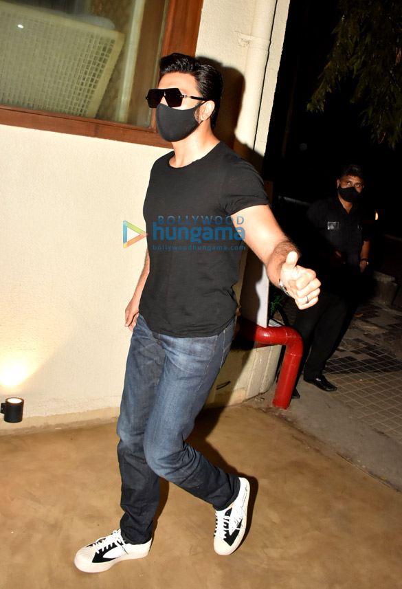 Photos: Ranveer Singh, R Madhavan, Raj Kundra and others spotted at Bastian in Worli Photos: Ranveer Singh, R Madhavan, Raj Kundra and others spotted at Bastian in Worli