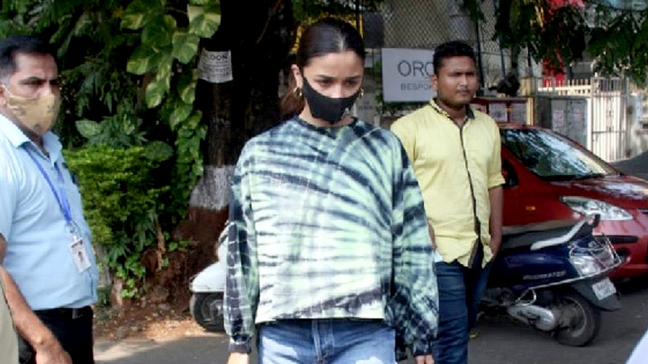 Alia Bhatt spotted at Eye clinic in Bandra