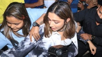 A woman pulls Deepika Padukone’s purse leaving her mobbed