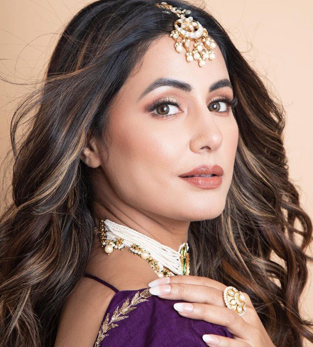 Hina Khan's purple lehenga worth Rs. 96,800 is a must-have for the wedding season wardrobe Hina Khan's purple lehenga worth Rs. 96,800 is a must-have for the wedding season wardrobe