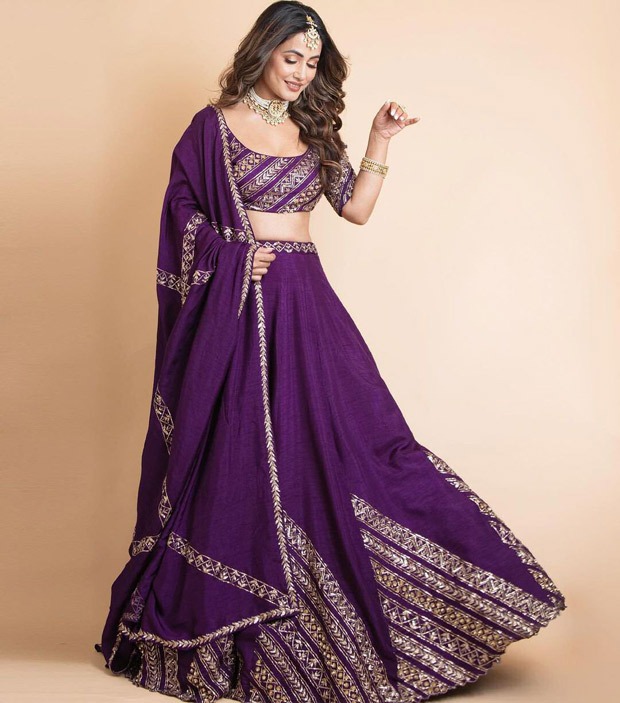 Hina Khan's purple lehenga worth Rs. 96,800 is a must-have for the wedding season wardrobe Hina Khan's purple lehenga worth Rs. 96,800 is a must-have for the wedding season wardrobe