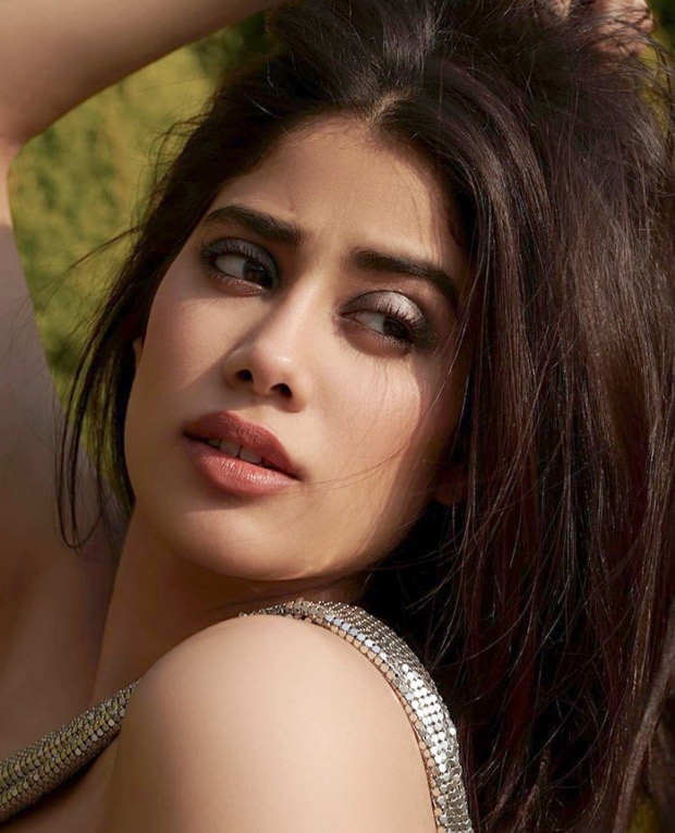 Janhvi Kapoor gives major beauty goals in shimmery glow up and silver metallic thigh-high slit gown Janhvi Kapoor gives major beauty goals in shimmery glow up and silver metallic thigh-high slit gown