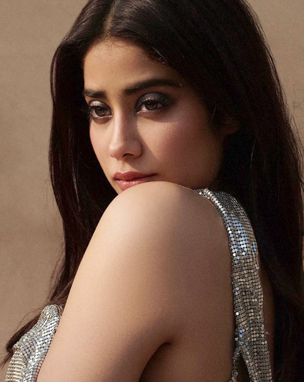 Janhvi Kapoor gives major beauty goals in shimmery glow up and silver metallic thigh-high slit gown Janhvi Kapoor gives major beauty goals in shimmery glow up and silver metallic thigh-high slit gown