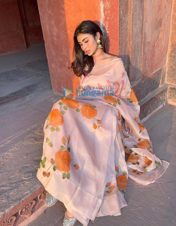 Mouni Roy mesmerises in floral silk organza saree worth Rs. 24,500 at Taj Mahal Mouni Roy mesmerises in floral silk organza saree worth Rs. 24,500 at Taj Mahal