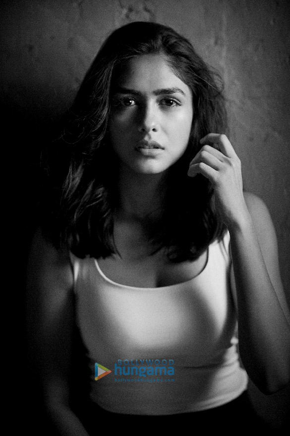 mrunal thakur 6 2