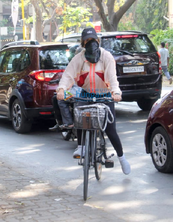 photos aisha sharma spotted in bandra 3