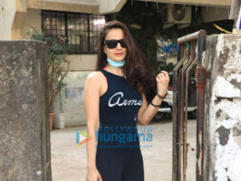 Photos: Ameesha Patel snapped at a salon in Juhu