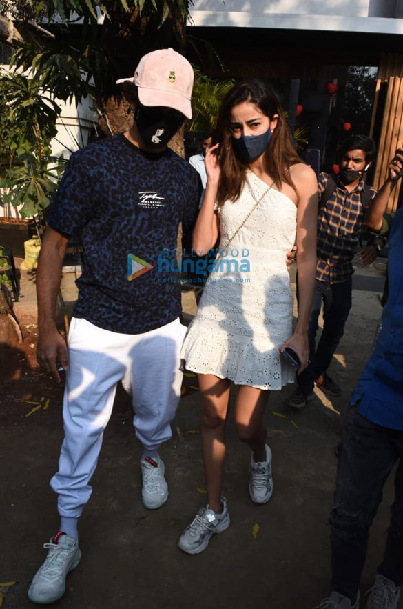 photos ananya panday and ishaan khatter spotted at mizu restaurant in bandra 1 2