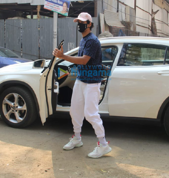 photos ananya panday and ishaan khatter spotted at mizu restaurant in bandra 2