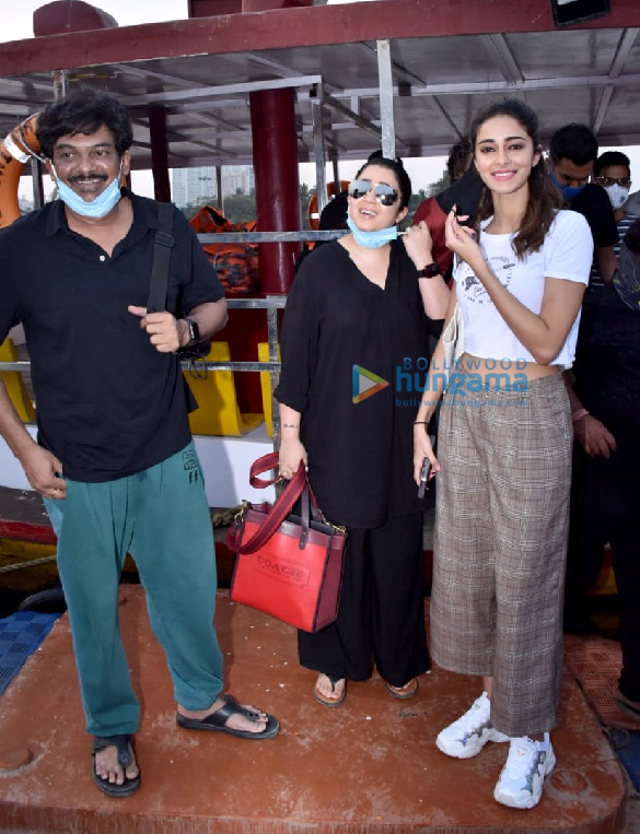 photos ananya panday and sonal chauhan spotted at versova jetty 3